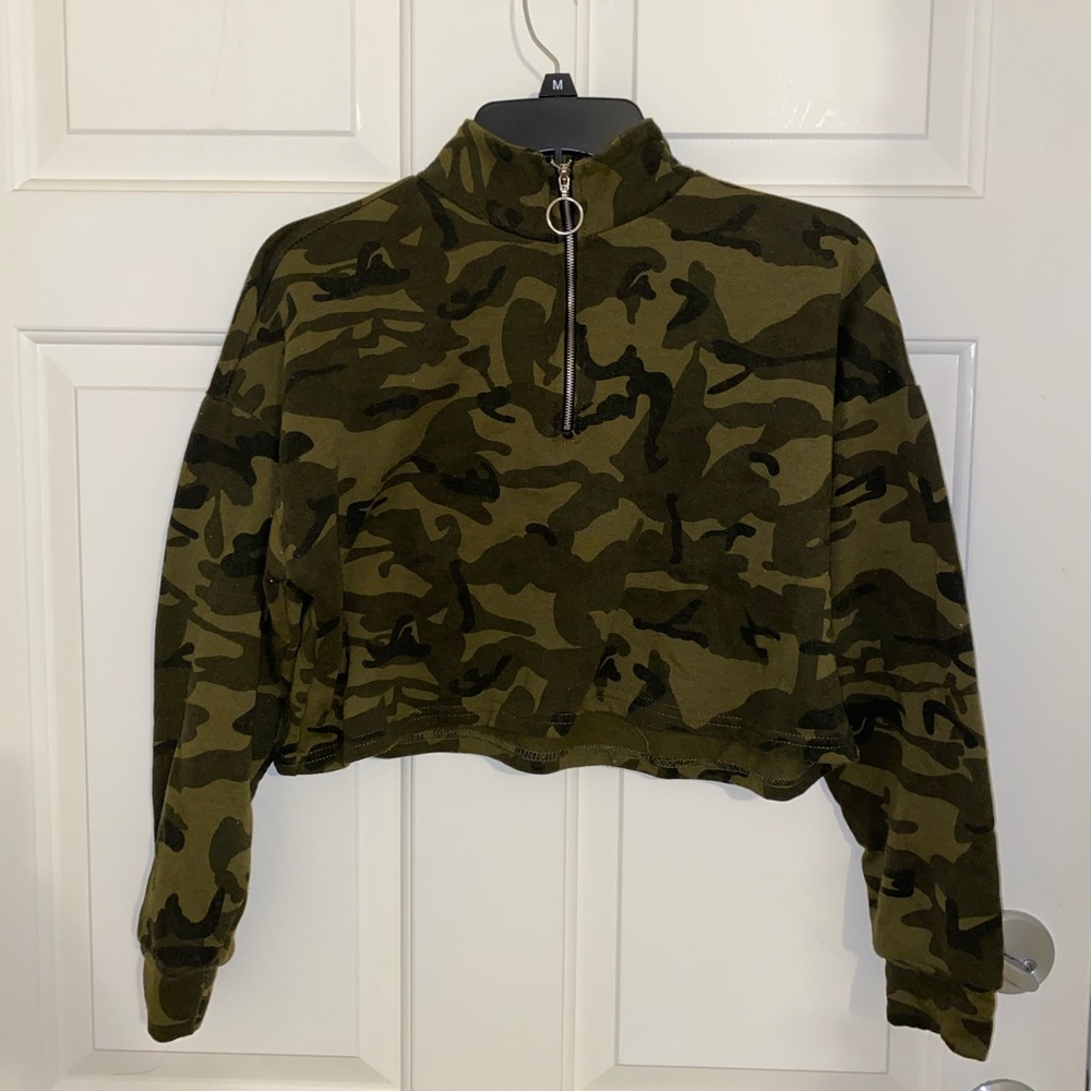Fashion Nova Cropped Camo Crewneck